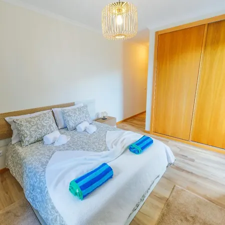 Apartmán Guestready- Charming With Pool In *