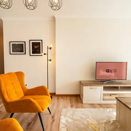 Apartmán Guestready- Charming With Pool In