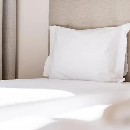 Apartmán Guestready- Charming With Pool In