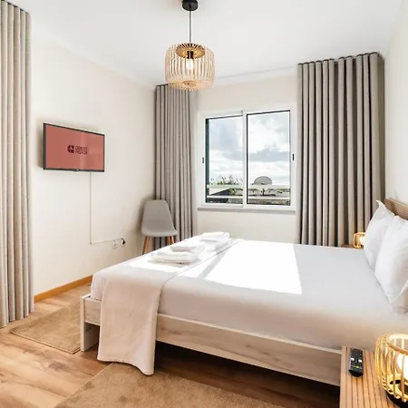 Апартаменты Guestready- Charming With Pool In